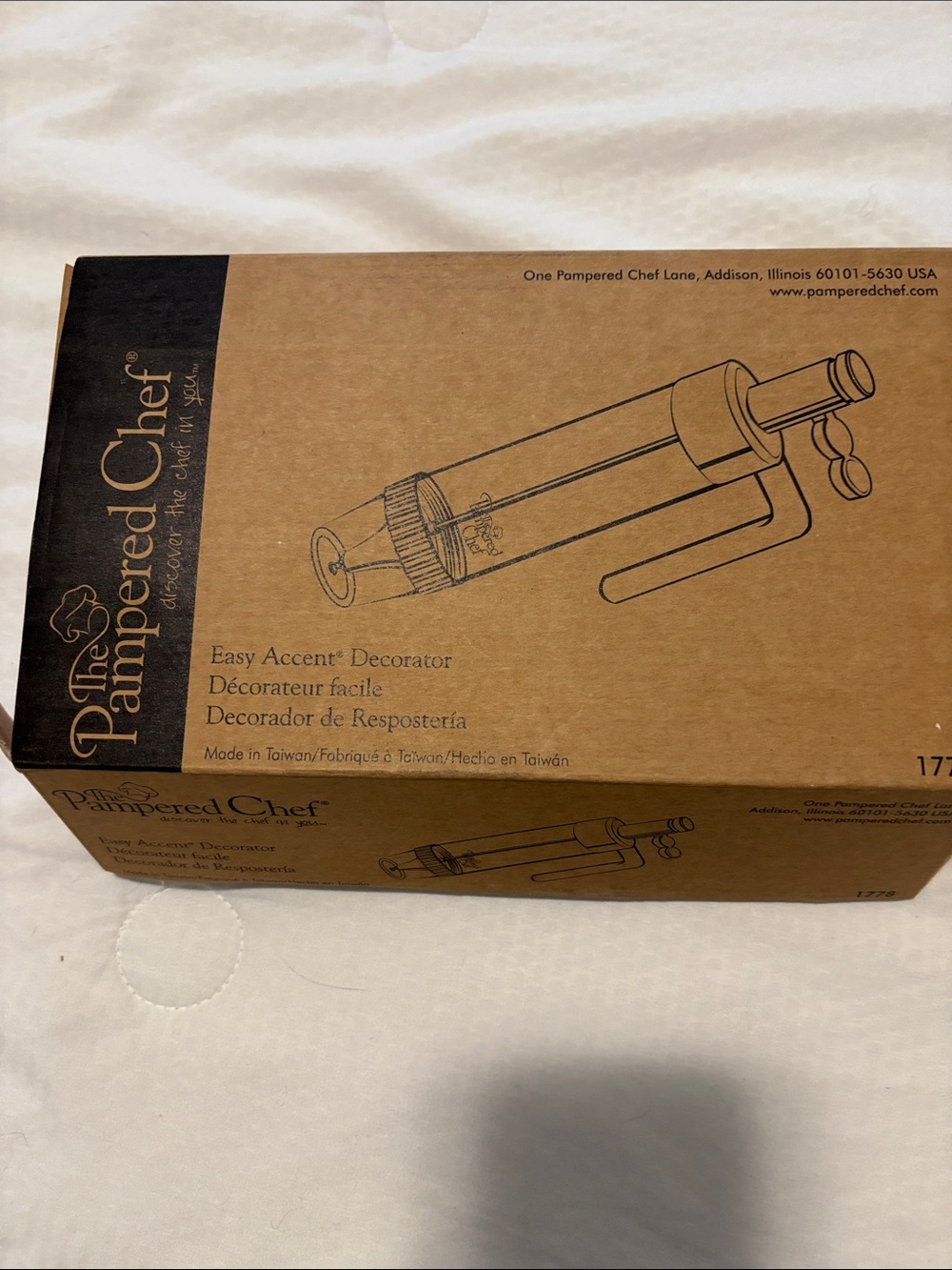 The Pampered Chef Easy Accent Decorator - NIB